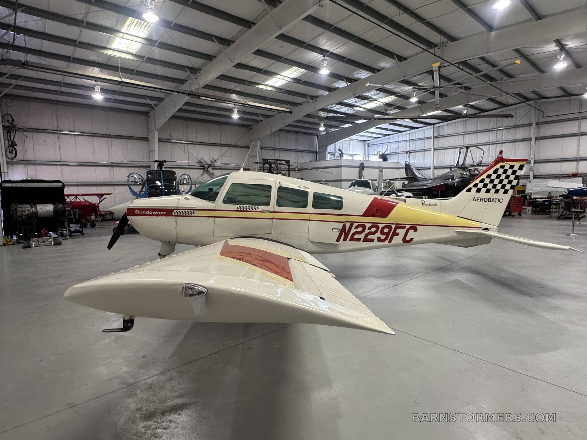 BEECHCRAFT SUNDOWNER AEROBATIC photo 2