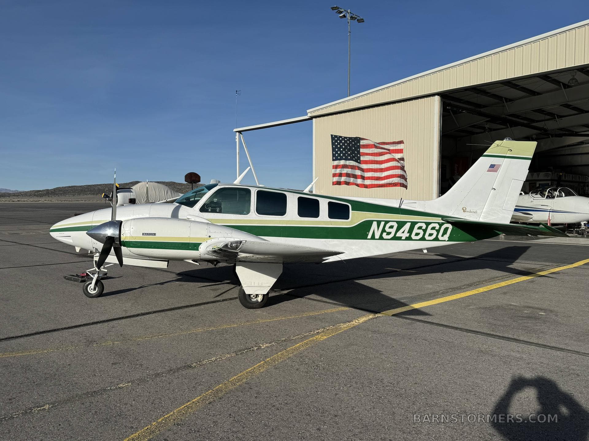 BEECHCRAFT BARON B58 1972 photo 4