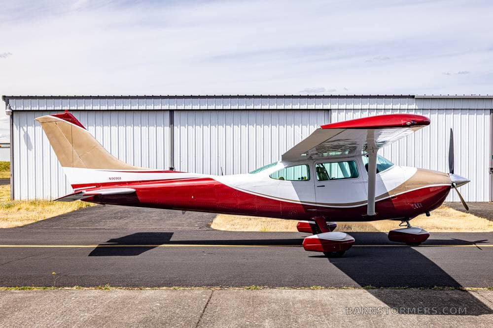 1979 C-182Q & HANGAR AVAILABLE photo 2