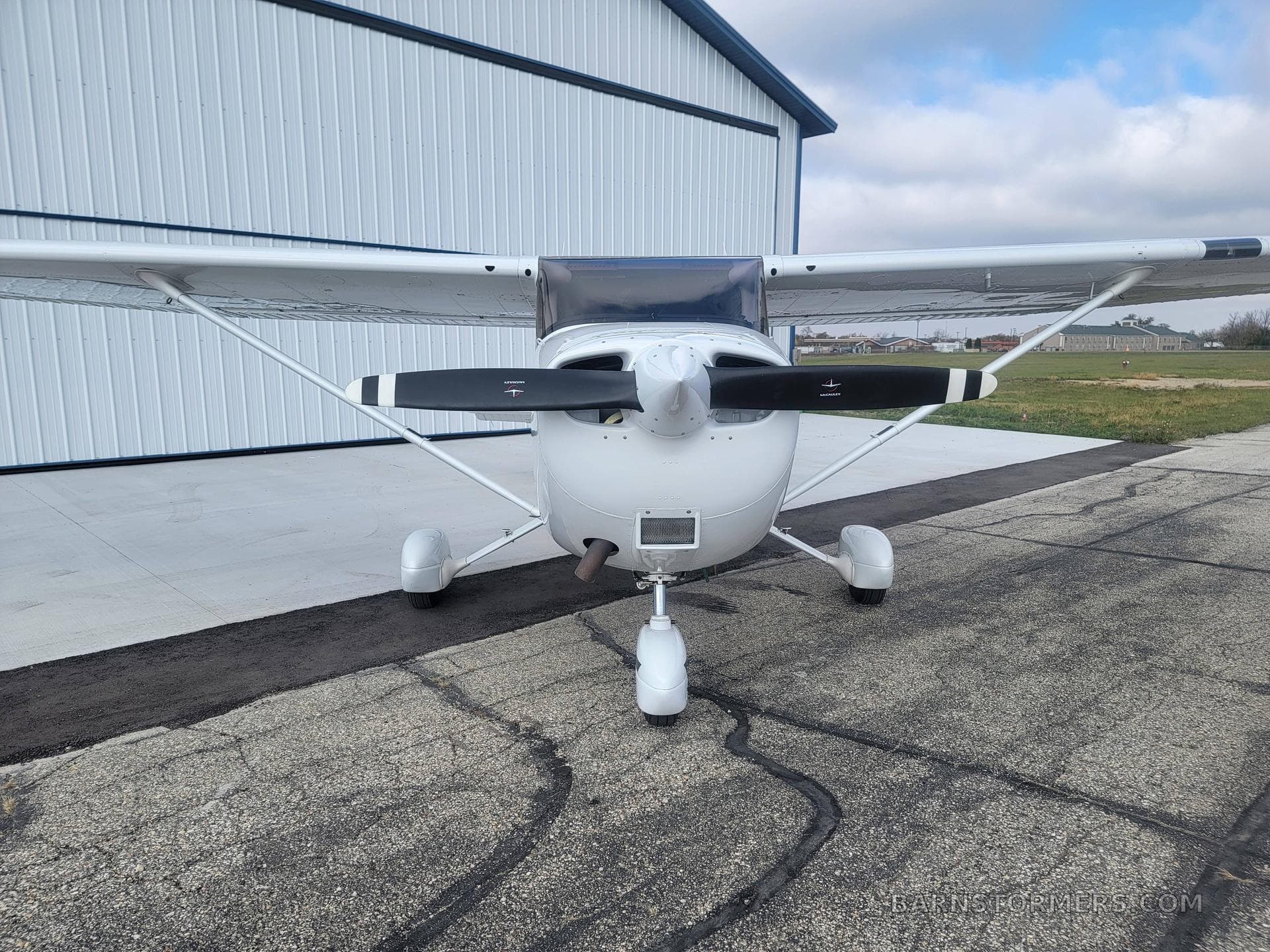 2002 CESSNA 172S photo 2