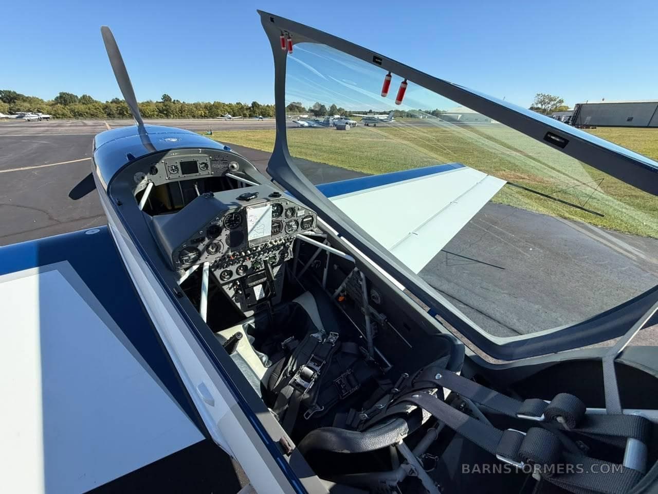 2002 EXTRA 300L photo 2