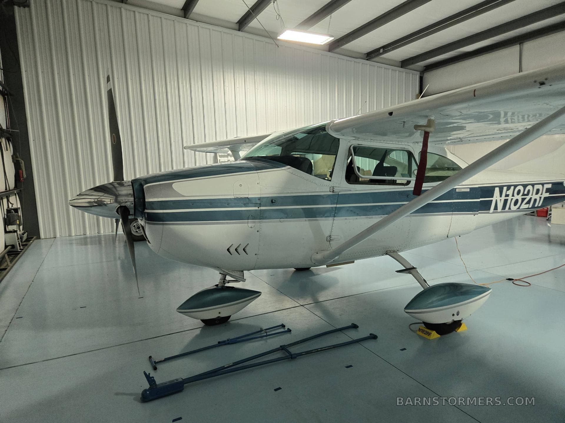 CESSNA 182 photo 4